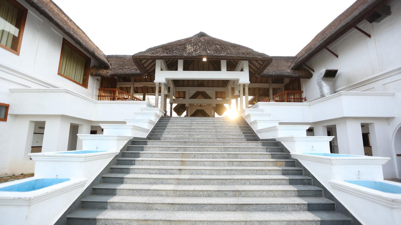 Le Pondy Hotell Pondicherry Eksteriør bilde